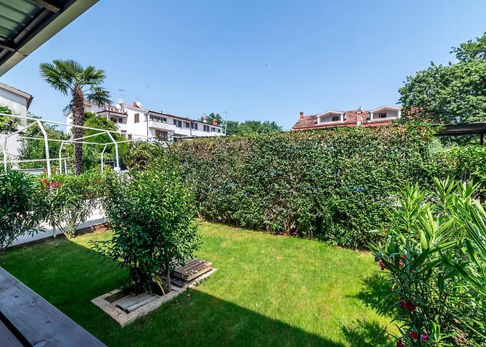 With Parking Space - 23561 Apartamento Poreč