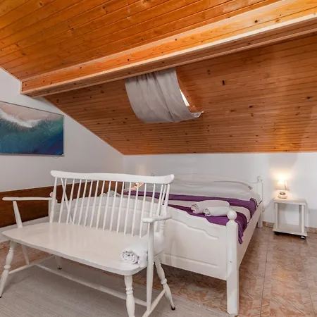 Apartman With Parking Space - 23561 Porec